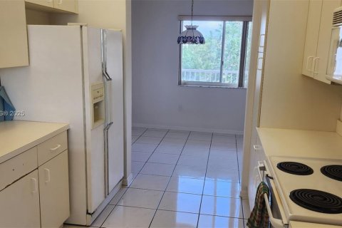 Condo in Tamarac, Florida, 2 bedrooms  № 1817707 - photo 13