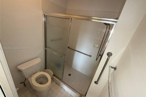 Condo in Tamarac, Florida, 2 bedrooms  № 1817707 - photo 8