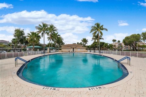 Condo in Tamarac, Florida, 2 bedrooms  № 1817707 - photo 4
