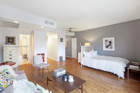 Condominio en alquiler en Miami, Florida, 53.88 m2 № 1895276 - foto 2