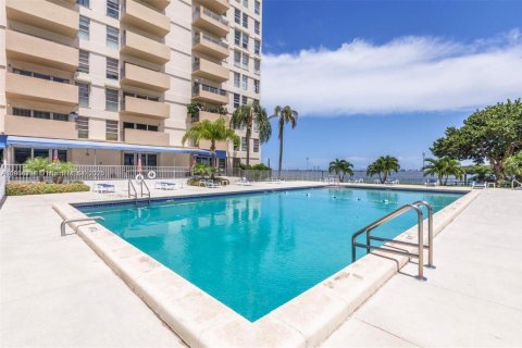 Condominio en alquiler en Miami, Florida, 53.88 m2 № 1895276 - foto 13