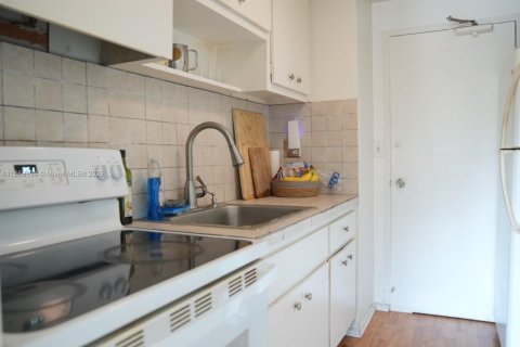 Condominio en alquiler en Miami, Florida, 53.88 m2 № 1895276 - foto 4