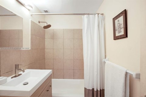 Condominio en alquiler en Miami, Florida, 53.88 m2 № 1895276 - foto 5