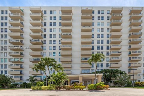 Condominio en alquiler en Miami, Florida, 53.88 m2 № 1895276 - foto 11