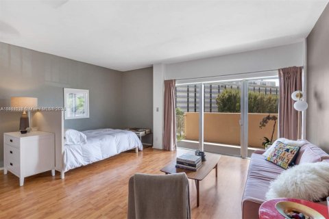 Condominio en alquiler en Miami, Florida, 53.88 m2 № 1895276 - foto 10