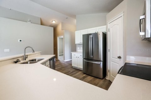 House in Apollo Beach, Florida 3 bedrooms, 141.68 sq.m. № 2393390 - photo 6