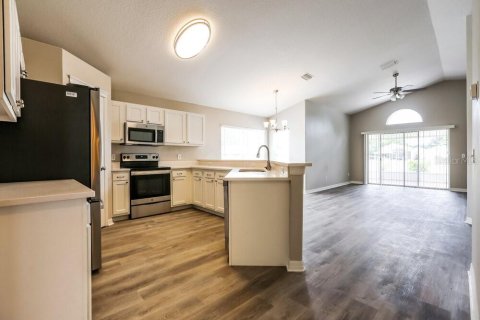 House in Apollo Beach, Florida 3 bedrooms, 141.68 sq.m. № 2393390 - photo 5