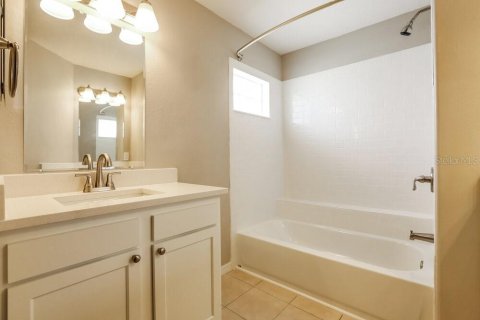 House in Apollo Beach, Florida 3 bedrooms, 141.68 sq.m. № 2393390 - photo 10