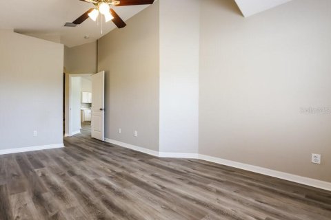 House in Apollo Beach, Florida 3 bedrooms, 141.68 sq.m. № 2393390 - photo 9