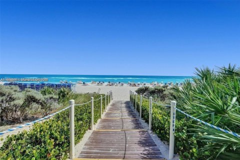Condominio en venta en Sunny Isles Beach, Florida, 2 dormitorios, 152.73 m2 № 2254928 - foto 24