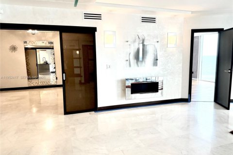 Condominio en venta en Sunny Isles Beach, Florida, 2 dormitorios, 152.73 m2 № 2254928 - foto 12