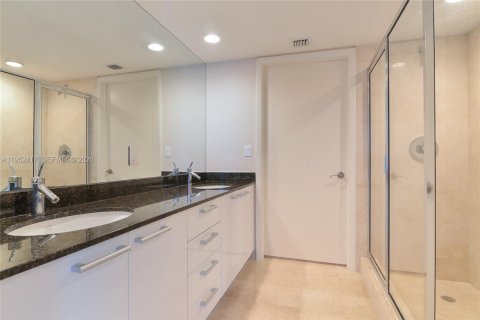 Condominio en venta en Sunny Isles Beach, Florida, 2 dormitorios, 152.73 m2 № 2254928 - foto 20