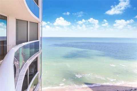 Condominio en venta en Sunny Isles Beach, Florida, 2 dormitorios, 152.73 m2 № 2254928 - foto 3
