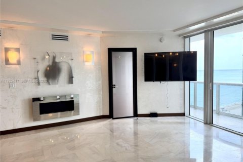 Condominio en venta en Sunny Isles Beach, Florida, 2 dormitorios, 152.73 m2 № 2254928 - foto 10