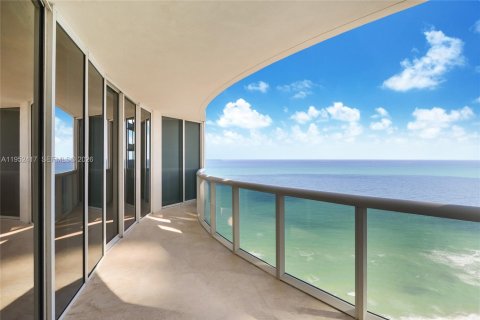 Condominio en venta en Sunny Isles Beach, Florida, 2 dormitorios, 152.73 m2 № 2254928 - foto 22