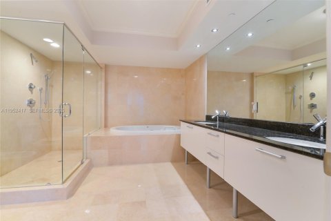 Condominio en venta en Sunny Isles Beach, Florida, 2 dormitorios, 152.73 m2 № 2254928 - foto 18