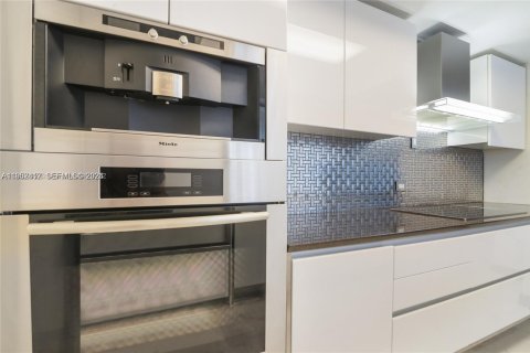 Condominio en venta en Sunny Isles Beach, Florida, 2 dormitorios, 152.73 m2 № 2254928 - foto 4