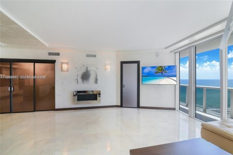 Condominio en venta en Sunny Isles Beach, Florida, 2 dormitorios, 152.73 m2 № 2254928 - foto 9