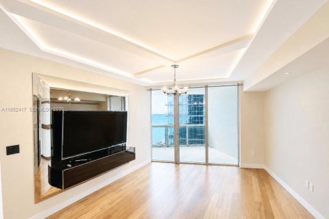 Condominio en venta en Sunny Isles Beach, Florida, 2 dormitorios, 152.73 m2 № 2254928 - foto 16