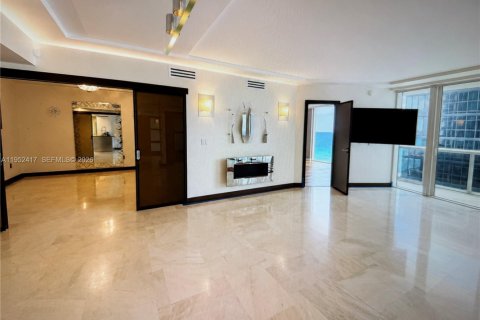 Condominio en venta en Sunny Isles Beach, Florida, 2 dormitorios, 152.73 m2 № 2254928 - foto 11