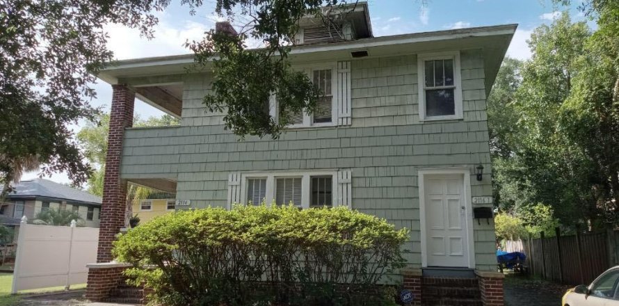 Commercial property in Jacksonville, Florida 7 bedrooms, 374.58 sq.m. № 767836