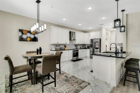 Casa en alquiler en Orlando, Florida, 4 dormitorios, 214.14 m2 № 2224604 - foto 12