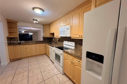 Купить таунхаус в Дорал, Флорида 2 спальни, 148.64м2, № 2024478 - фото 5