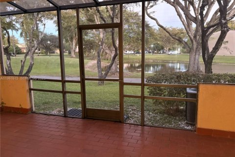 Купить таунхаус в Дорал, Флорида 2 спальни, 148.64м2, № 2024478 - фото 23