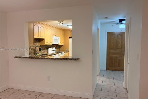 Купить таунхаус в Дорал, Флорида 2 спальни, 148.64м2, № 2024478 - фото 7