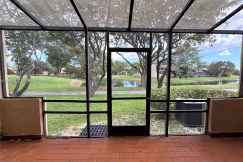 Купить таунхаус в Дорал, Флорида 2 спальни, 148.64м2, № 2024478 - фото 2