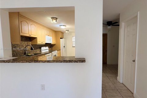 Купить таунхаус в Дорал, Флорида 2 спальни, 148.64м2, № 2024478 - фото 6