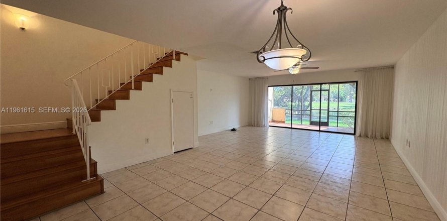 Таунхаус в Дорал, Флорида 2 спальни, 148.64м2 № 2024478