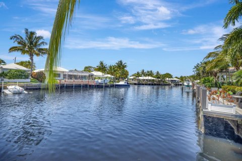 House in Boca Raton, Florida 3 bedrooms, 176.33 sq.m. № 1136323 - photo 1