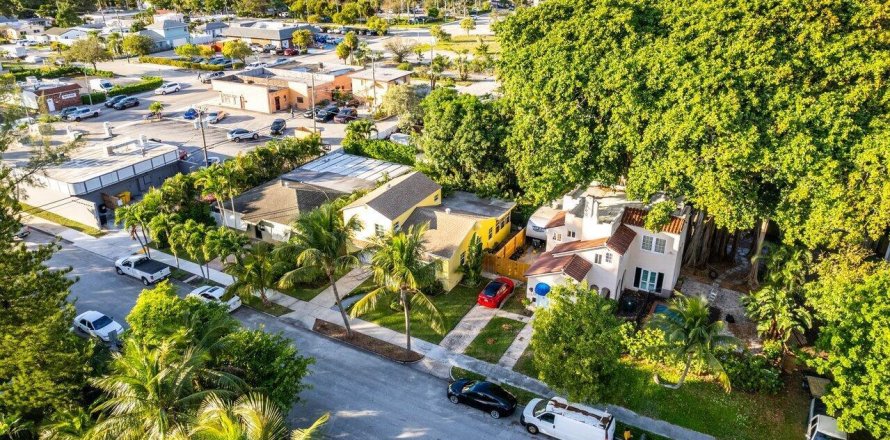 House in Lake Worth, Florida 2 bedrooms, 120.31 sq.m. № 1182466