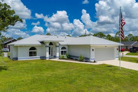 Купить виллу или дом в Норт-Порт, Флорида 7 комнат, 124.3м2, № 1805853 - фото 1
