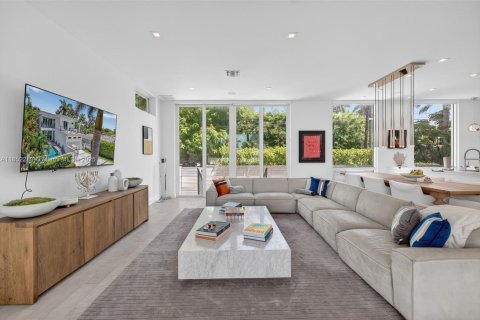 House in Hollywood, Florida 3 bedrooms, 224.82 sq.m. № 1874926 - photo 7