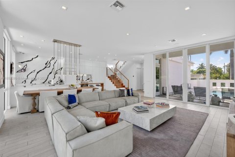 House in Hollywood, Florida 3 bedrooms, 224.82 sq.m. № 1874926 - photo 6