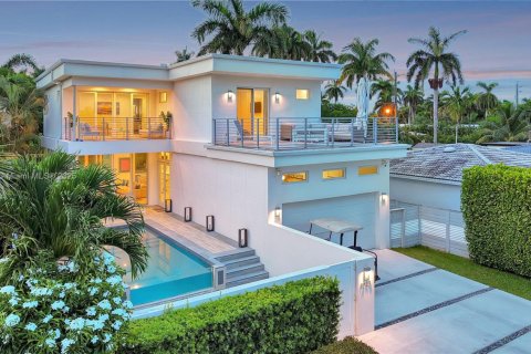 House in Hollywood, Florida 3 bedrooms, 224.82 sq.m. № 1874926 - photo 24