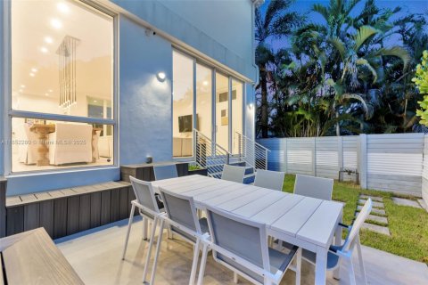 House in Hollywood, Florida 3 bedrooms, 224.82 sq.m. № 1874926 - photo 29