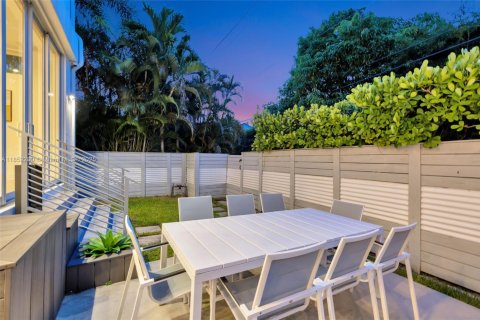 House in Hollywood, Florida 3 bedrooms, 224.82 sq.m. № 1874926 - photo 28