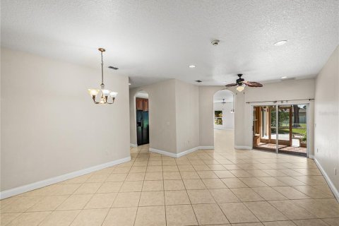 House in Dade City, Florida 4 bedrooms, 203.92 sq.m. № 1899813 - photo 8