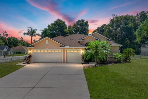 House in Dade City, Florida 4 bedrooms, 203.92 sq.m. № 1899813 - photo 1