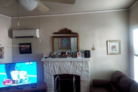 Casa en venta en Miami, Florida, 3 dormitorios, 104.42 m2 № 1864995 - foto 2