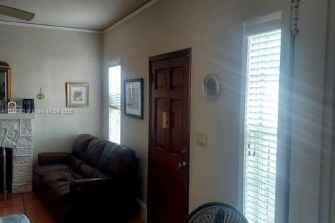 Casa en venta en Miami, Florida, 3 dormitorios, 104.42 m2 № 1864995 - foto 5