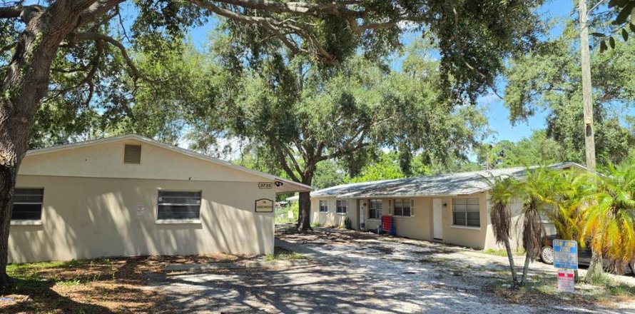 Immobilier commercial à Largo, Floride 6 chambres, 225.75 m2 № 2313405
