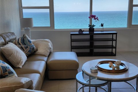 Copropriété à louer à Hollywood, Floride: 2 chambres, 107.77 m2 № 2242762 - photo 5