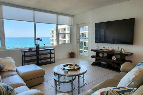 Copropriété à louer à Hollywood, Floride: 2 chambres, 107.77 m2 № 2242762 - photo 6