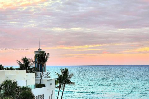 Copropriété à louer à Hollywood, Floride: 2 chambres, 107.77 m2 № 2242762 - photo 19