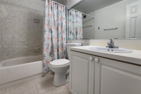 Copropriété à louer à Hollywood, Floride: 2 chambres, 107.77 m2 № 2242762 - photo 21