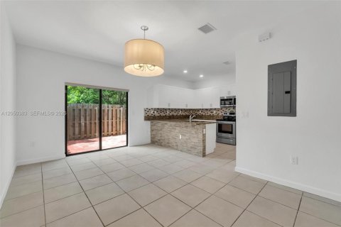Casa en venta en Miami, Florida, 3 dormitorios, 154.4 m2 № 2252538 - foto 10
